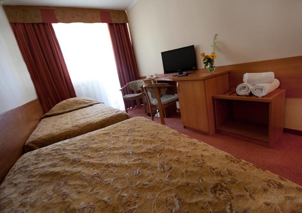 Jantar Medical Spa Дзивновек Экстерьер фото
