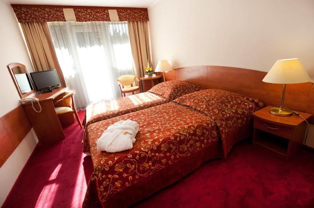 Jantar Medical Spa Дзивновек Экстерьер фото